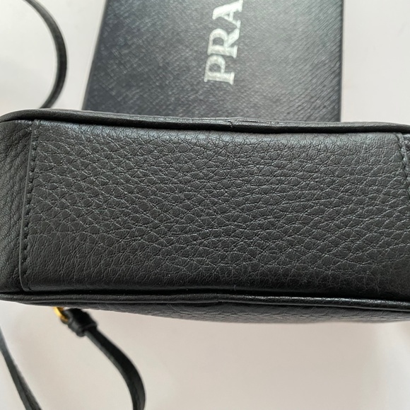 Prada Textured Black Crossbody Bag with Gold Details - Picture 5 of 6